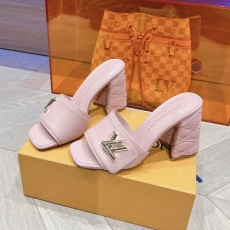 Louis Vuitton Slippers